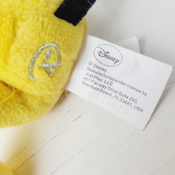 Disney All-Star Resort Vintage Mug Mickey Donald Goofy and Pluto Plush - Picture 8 of 13